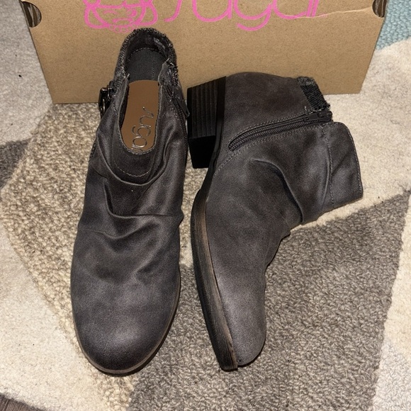 Sugar grey suede feel fabric booties 8 1/2 8.5 zip up inside faux zip outside - Picture 3 of 7